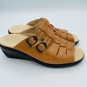 SAS Women’s Slip On Slide Tan Leather  Sandals Comfort Shoes Adjustable Sz 8 N